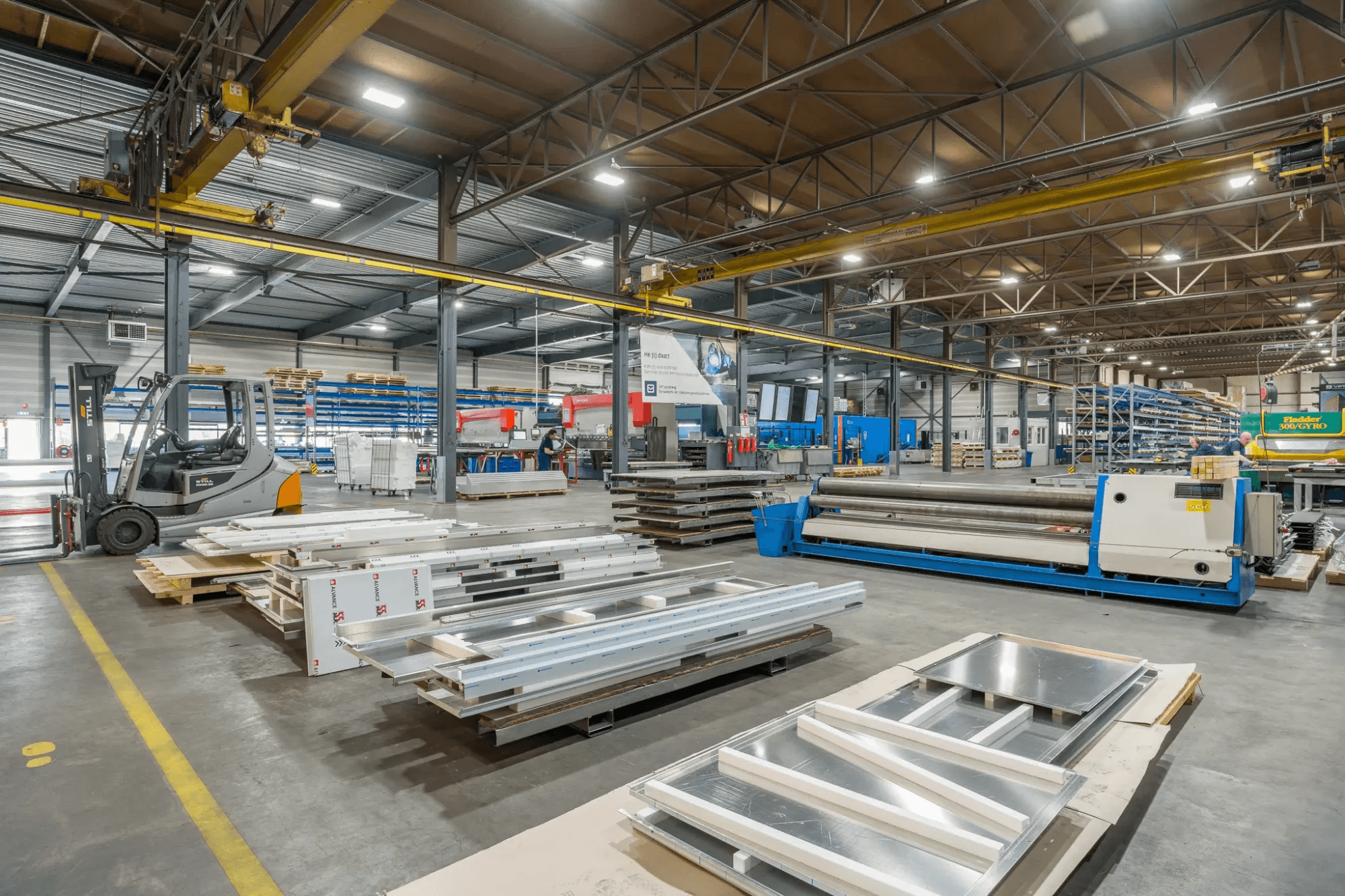 Overzichtsfoto van bedrijfshal van VPT Versteeg in Heusden