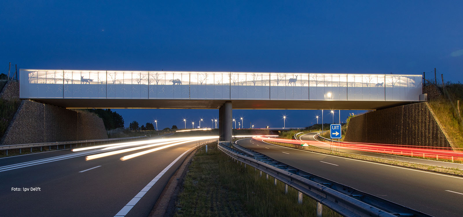 1. Brug Miljoenenlijntje geperforeerd kunstwerk met ipv delft