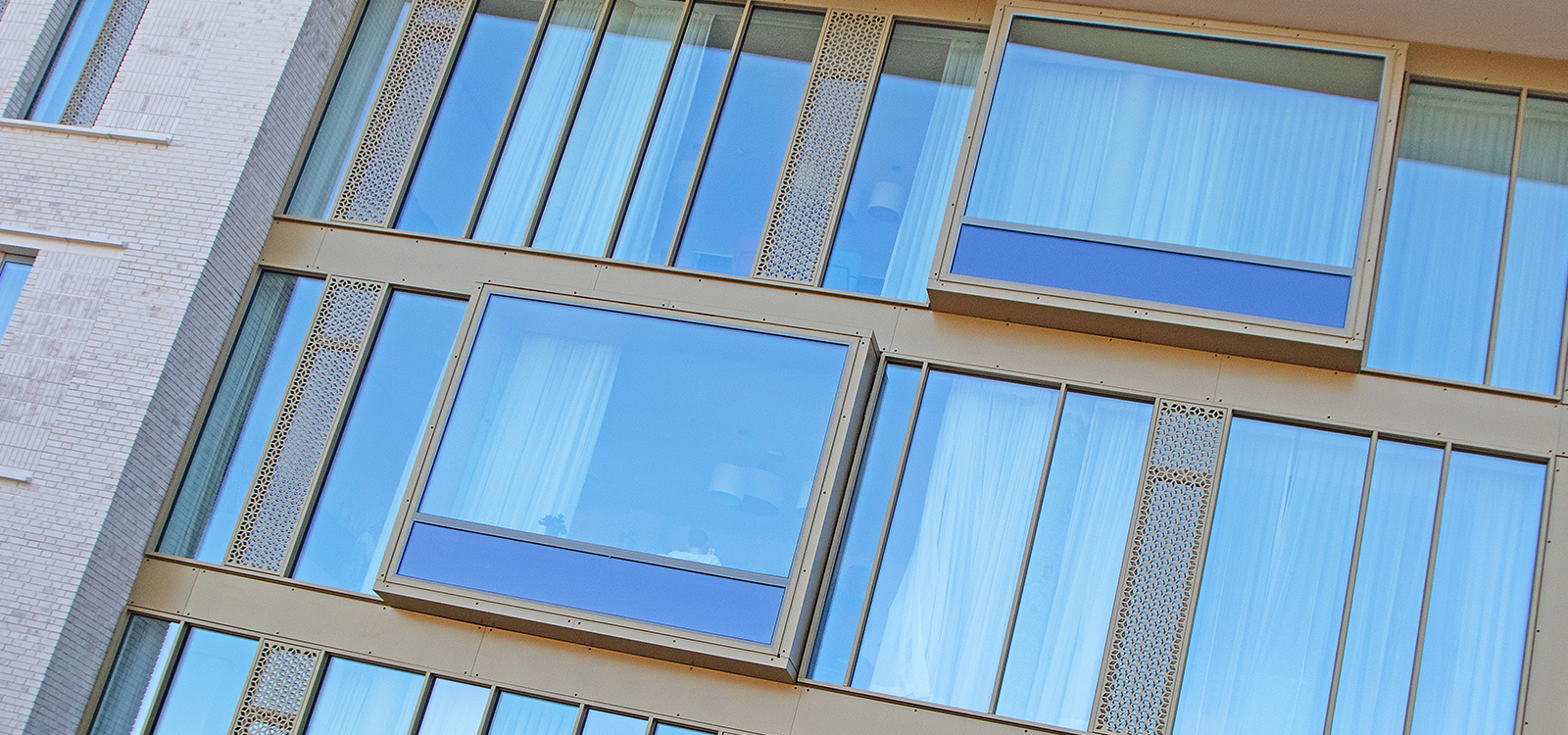 Overzicht goud aluminium gevelbekleding