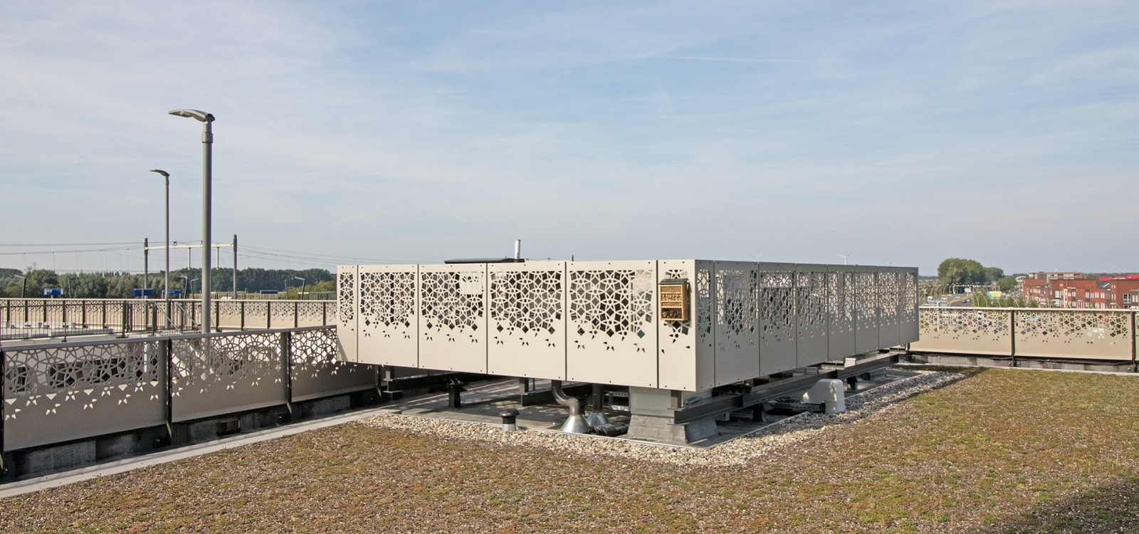 omkleding technische ruimte geperforeerde panelen