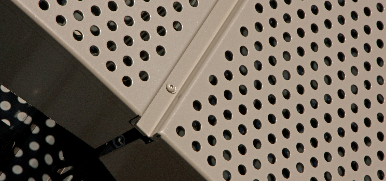 perfo panelen zichtbaar geschroefd