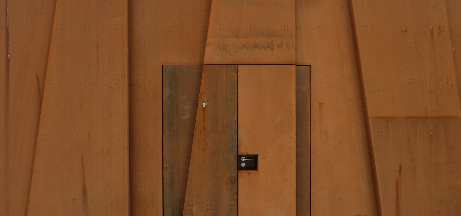 panelen en deur in Cortenstaal